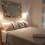 Modern Elegant Apartment Next To Mon Repo