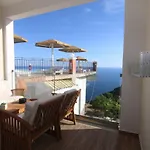Lakones Deluxe Suites
