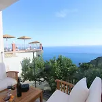 Lakones Deluxe Suites