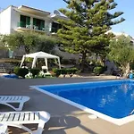 Apartments Villa Frangis