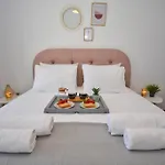 Potamos Deluxe White Apartment