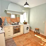 Roses Apartment In Corfu City Centre