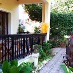 Tholeto Apartments