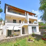 Adiomar Cottage