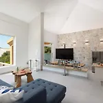 Villa Apanemia By Villa Plus