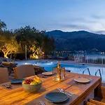 Villa Apanemia By Villa Plus