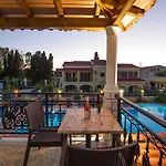 Makis Studios & Apartments