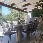 Green Rock Villa - Gardens, Playground And Close To Beach!