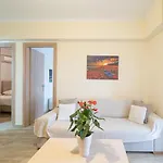 Charmy 2Bd Apartment Near Mon Repos Beach