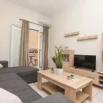 Dafnis City Apartment