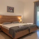 Tony'S Garden House