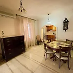Anna'S House