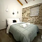 Mitropolis Places