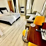 Travelers Luxury Suites, Studios & Apartments