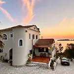 Villa Plaka