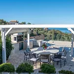 Family Villa Portes With Panoramic View!