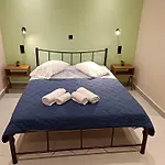 Newly Renovated Apartment Next To The Port