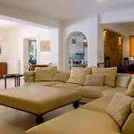 Villa Fioraki