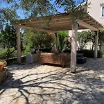 Decavos House