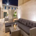 Modern-Vintage Old Town Suites