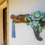 Elena'S Seaside Apartments & Studios