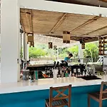 Poseidon Beach Bar & Restaurant Apartments