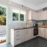 Reana Elegant Apartments By Konnect, Barbati