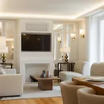 Agora Luxury Apartment By The Boyar Collection
