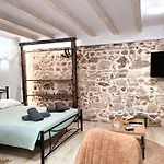 Akis House Mantouki