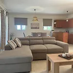 Vaios Villa