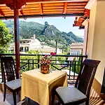 Tholeto Apartments