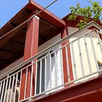 Lais Apartment In The Old Square Of Liapades