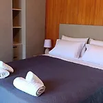 Lais Apartment In The Old Square Of Liapades