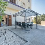Melissa Apartments
