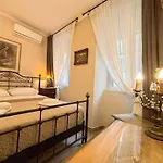 Dion And Eva'S Oldtown Apartment