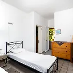 Varagoulis Giannis & Lenas Apartments