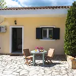 Sunny Patio Studio Corfu !