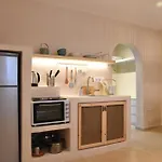Staybridge Apartments, Mesongi