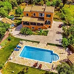 Kamaritis Villa, Private Studio, Mountain View