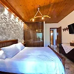 Villa Yiannitsis-Harmony In The Flowers, Acharavi Beach