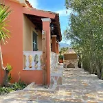 Villa Yiannitsis-Harmony In The Flowers, Acharavi Beach