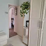 Georgia'S Apartment