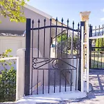 Ad Homes
