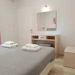 Dora'S Apartments