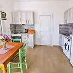 Elena Apt