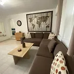 Roula S Cozy Apartment With Private Yard & Parking