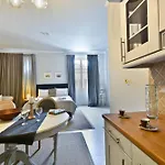 Liston Pied A Terre