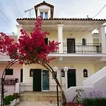 Kavos Retreats