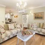 Alexandra'S House