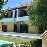 Villa-Toula